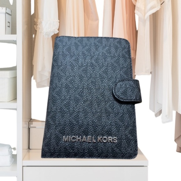 Michael Kors Jet Set Travel Passport Case Wallet, Black - Picture 1 of 12